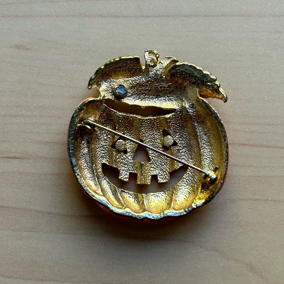 Enamel Jack-o-lantern Brooch / Pin with Gold Tone and Rhinestone Eyes - Picture 3 of 3
